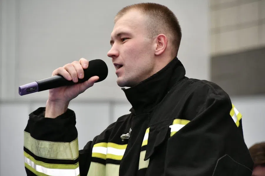 «Пробирает насквозь»: Пожарный из Бердска Кирилл Монич пишет песни о службе в МЧС. Последняя - о детях-героях