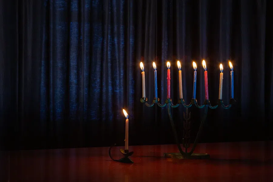 Какие строгие запреты есть для каждого иудея на окончание Хануки-2021: кому нельзя работать и зажигать ханукальные свечи
