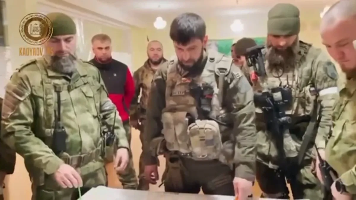 «Смазанные салом пятки этих 60 нацистов сверкать больше не будут» Чеченские снайперы убили 6 командиров нацбатальонов за сутки зачистки в Мариуполе – видео показал Кадыров