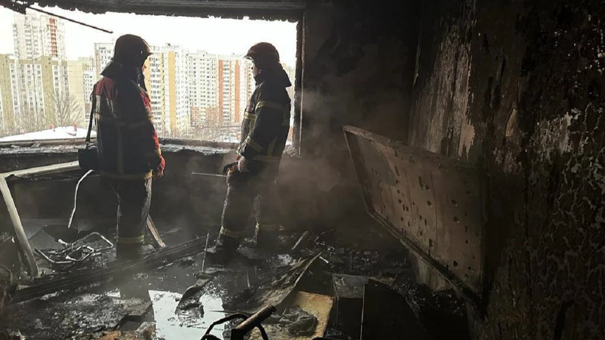 Прокуратура пришла к выводу, что перед пожаром на улице Дмитрия Ульянова в Москве мужчина застрелил своих родственников и поджег квартиру  