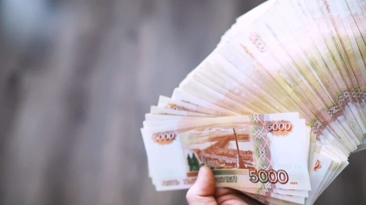 На все сто развела: 38-летняя жительница Новосибирска заплатила трем пенсионеркам купюрами «Банка приколов»