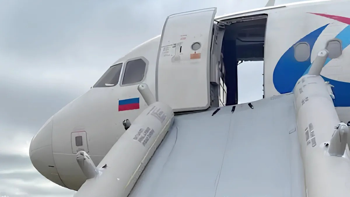 Самолет «Уральских авиалиний» совершил экстренную посадку в поле под Новосибирском: что стало причиной аварии -эксперт посчитал пилотов «идиотами» 