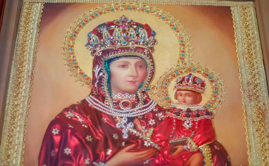 О чем молятся в праздник Новодворской иконы Божией Матери: текст молитвы на 2 января. И как изображают Богоматерь с Божественным младенцем на священном образе