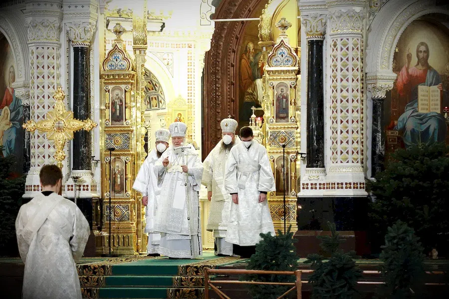 В храме Христа Спасителя в Москве началось рождественское богослужение. Прямая трансляция из главного собора России 7 января 2022 года