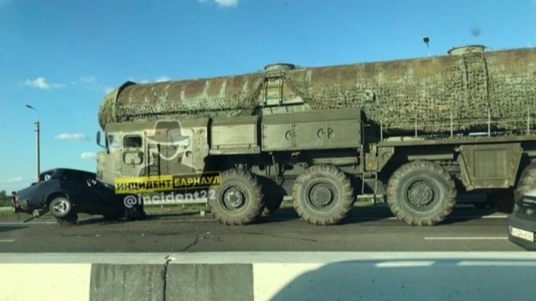 На трассе Барнаул – Новосибирск устроили массовое ДТП с военной техникой - видео