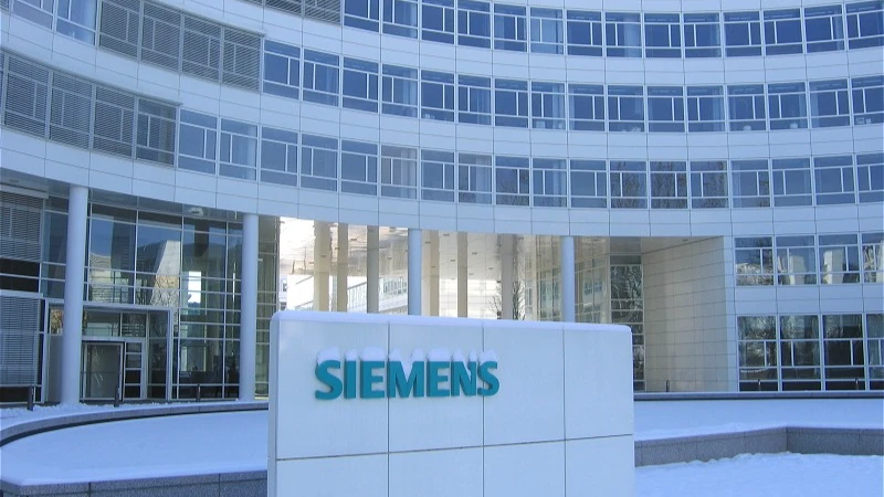 Siemens окончательно уходит после 170 лет работы в России: на каких отраслях экономики это серьезно отразится 