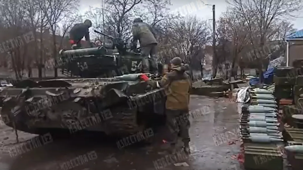Бункеры ВСУ в подвалах «Азовмаша» и подготовку танков к штурму последних оплотов националистов в Мариуполе военкоры показали на видео