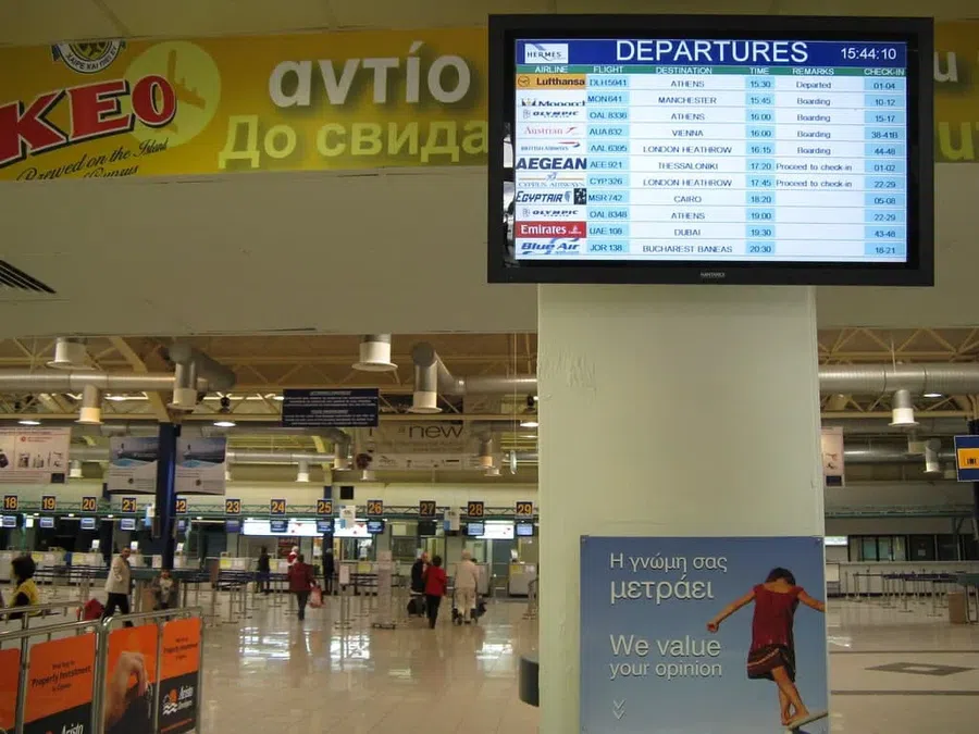 Пассажиры до Новосибирска застряли на Кипре: Самолет не прилетел вовремя