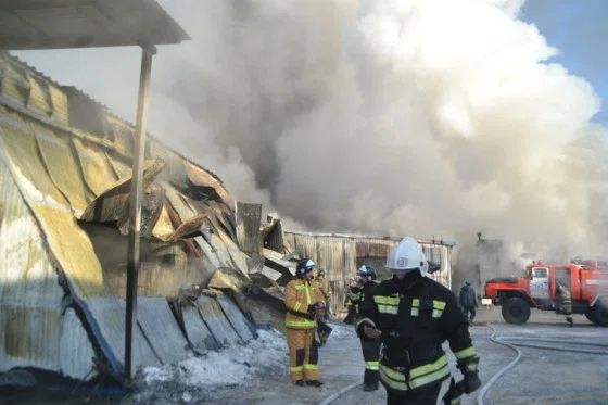 Более 80 человек тушили пожар на фабрике, где погибли 9 работников