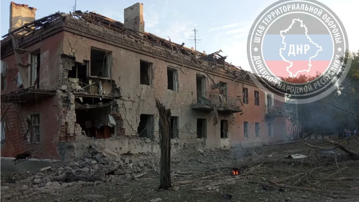 Разрушенные дома в ходе обстрела Донецка. Фото: Штаб ДНР 