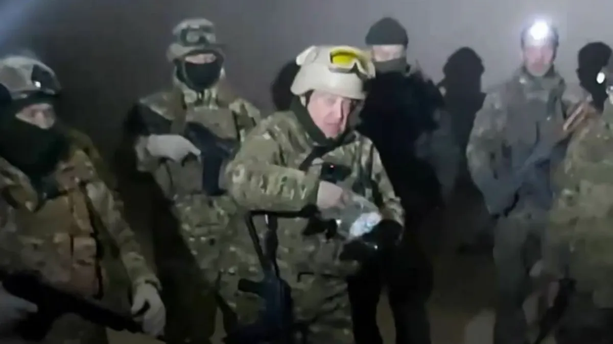 «У нас над головой украинцы стоят» Глава ЧВК «Вагнер» Евгений Пригожин показал соляные пещеры под Соледаром, из которых сбежали ВСУ – что прятали там украинские военные 