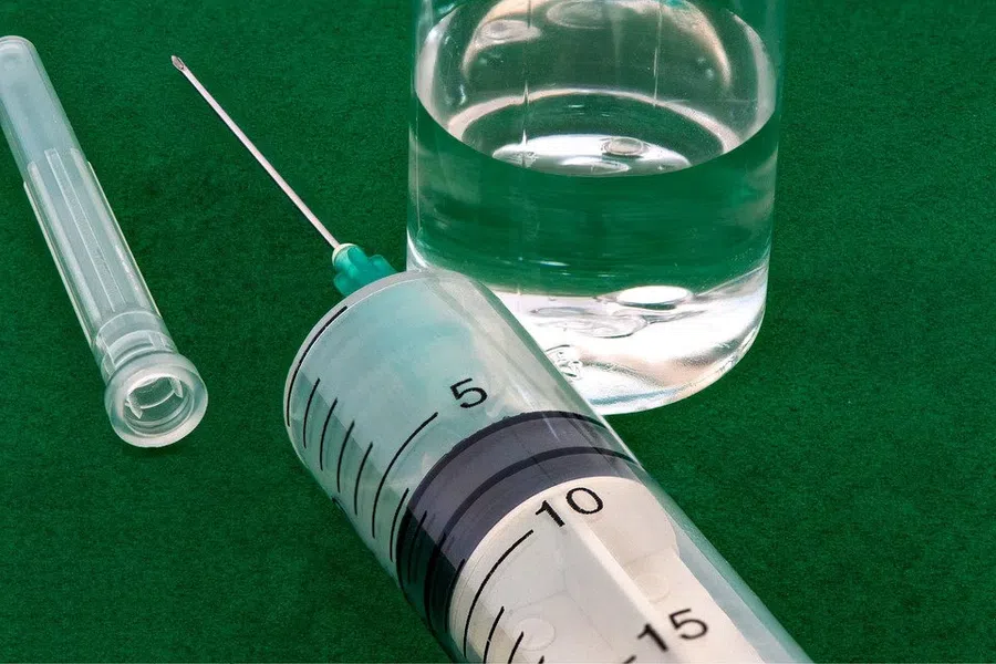 Побочные эффекты вакцины Moderna: стало известно о новом серьезном осложнении