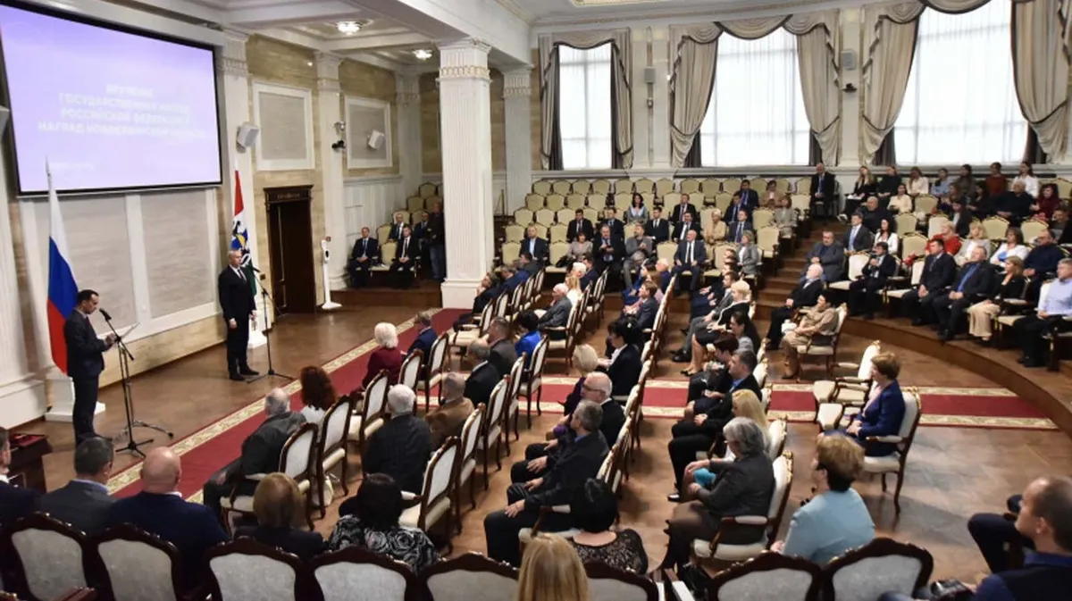 Андрей Травников вручил государственные награды в преддверии празднования 85-летия Новосибирской области