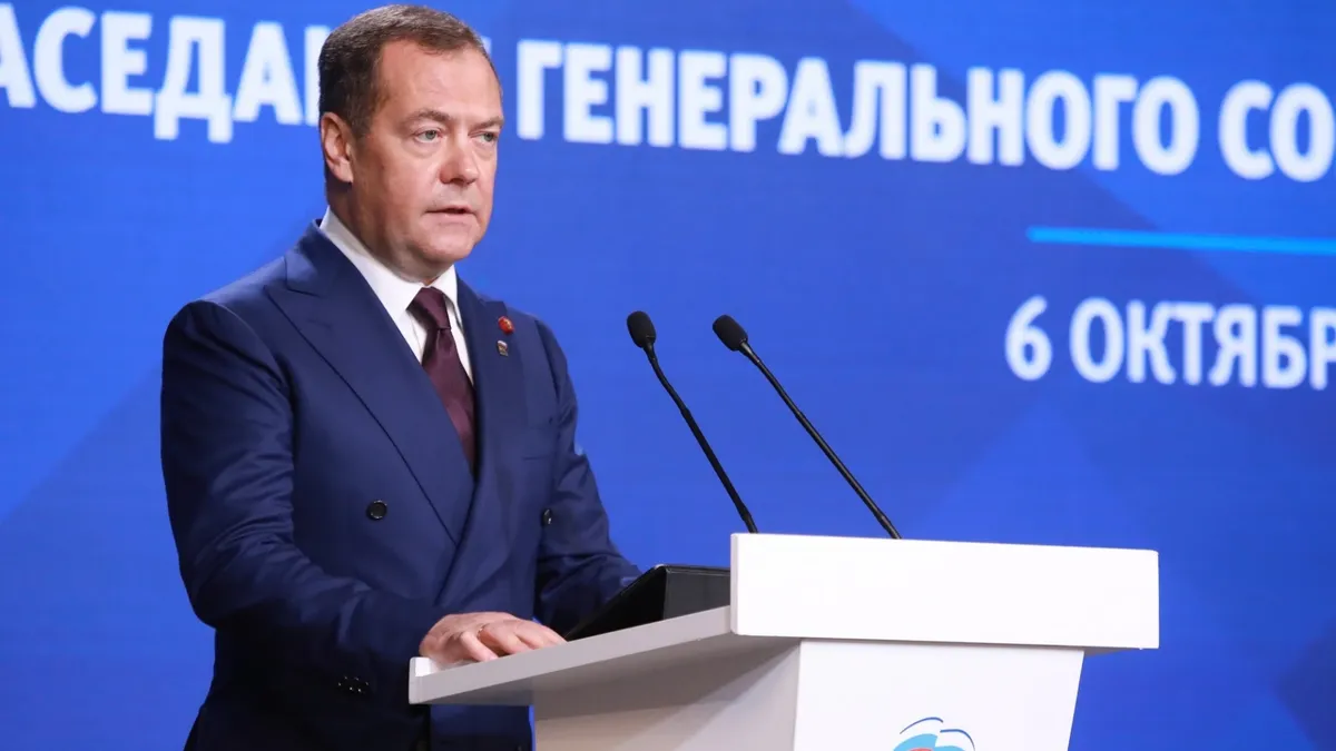 На Украине Дмитрия Медведева объявили в розыск