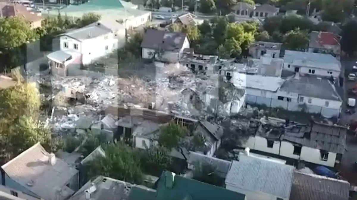 Масштаб разрушения от удара украинской ракеты «Точка-У» Белгорода сняли на коптер – видео
