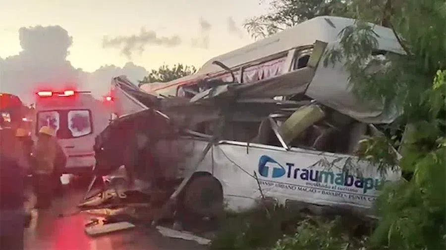 В Доминикане автобус с российскими туристами попал в массовое ДТП: Водитель погиб, несколько россиян госпитализировали