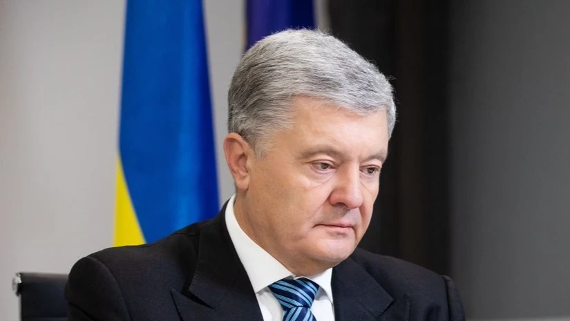 Экс-президент Украины Петр Порошенко умоляет Владимира Зеленского выпустить его из страны