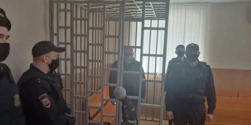 За убийство медсестры прямо в реанимации красной зоны суд в Курской области приговорил врача к 12 годам колонии