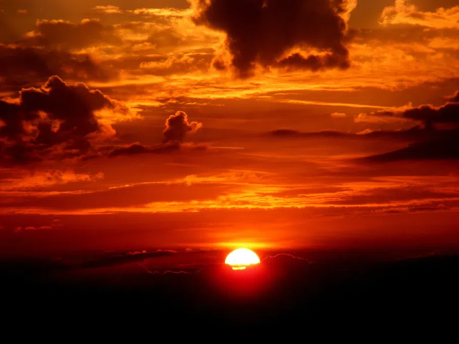 Магнитные бури являются последствием мощной солнечной активности. Фото: Pxfuel.com