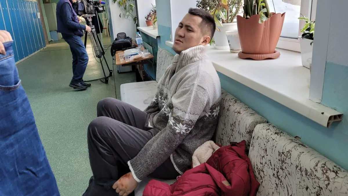 «Был в тапочках и женской куртке» Новосибирцы одели мигранта, который лишился дома после взрыва газа в Новосибирске