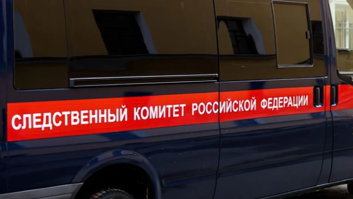 «Один был в ванной, другой — около раковины»: Двух парней нашли мертвыми в Новосибирске. Опухшие и почерневшие тела пролежали в квартире 5 дней