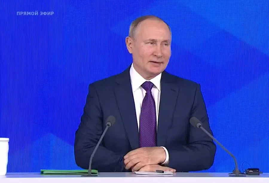 Первые заявления Владимира Путина на большой пресс-конференции: Всемирная война с коронавирусом не закончена, но зарплата россиян выросла