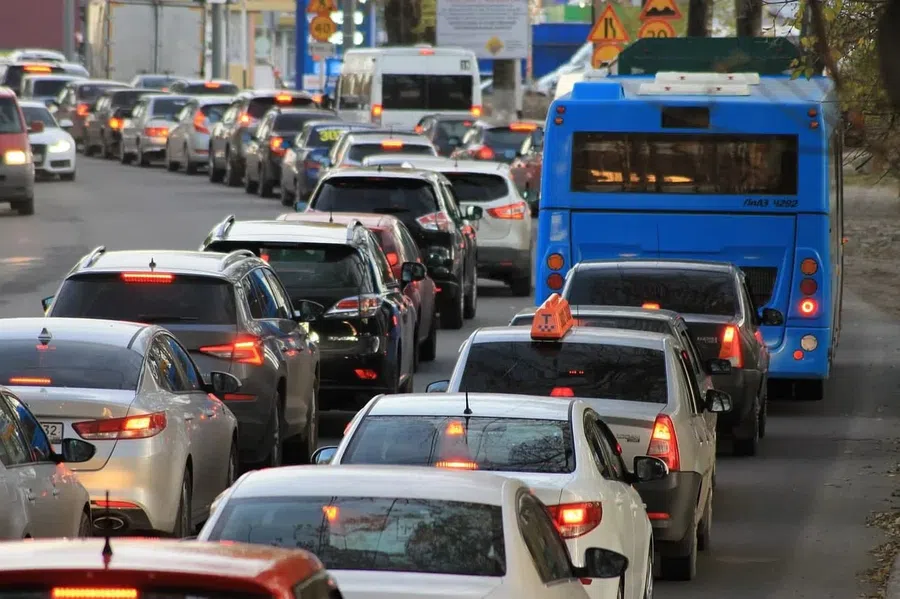В российских городах ради ликвидации пробок хотят ввести послабления для водителей