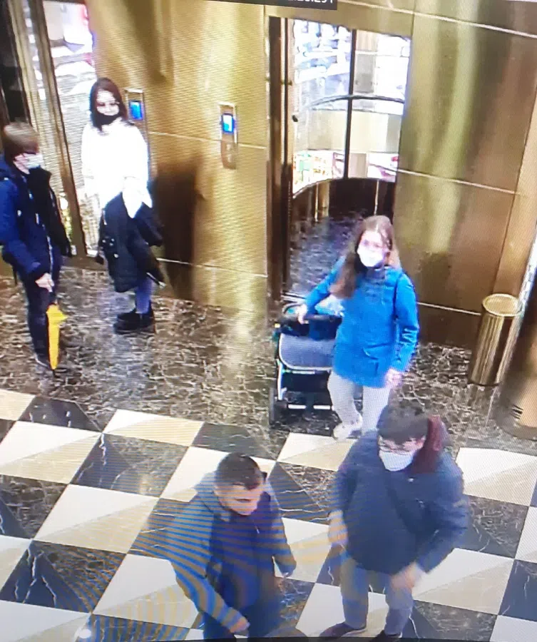 В ТЦ "Эдем" Академгородка сибиряк избил  в лифте женщину из-за маски в руках
