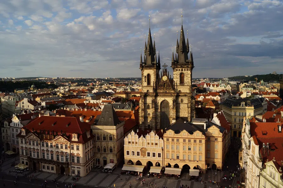 Чехия призвала отключить Россию от платежной системы SWIFT и закрывает генконсульства в российских городах