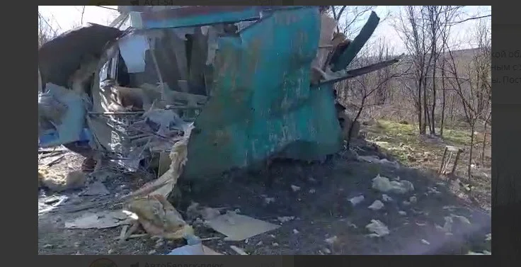 Война с Украиной-2022: Украинские военные разбомбили пограничный пункт в Ростовской области - на него упал снаряд