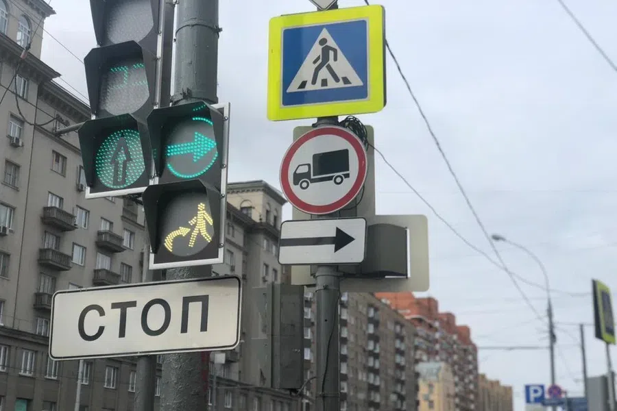 В настоящее время такие светофоры в городе Новосибирске установлены на улице Большевистская