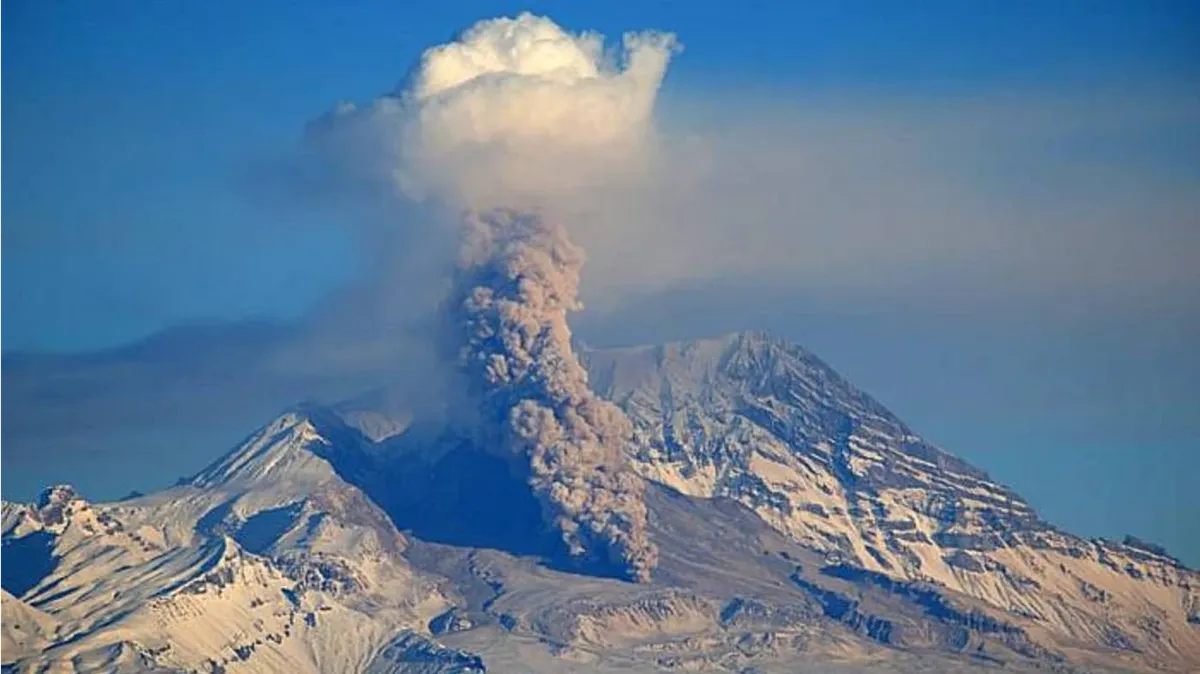 На Камчатке идет извержение вулкана Ключевской – видео 