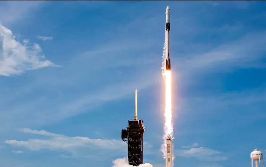 Компания SpaceX Илона Маска запустила ракету со спутниками Starlink: На низкую околоземную орбиту выведут 49 микроспутников