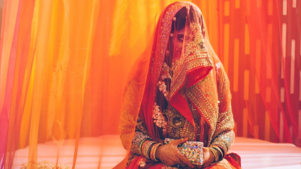 В Индии невеста приготовила сюрприз жениху и воткнула ему нож в шею