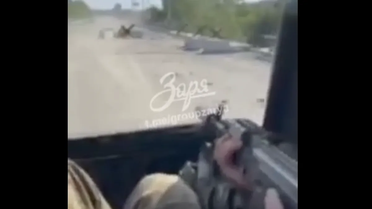 Украинские военные на полной скорости слетели в реку с моста, который сами и подорвали