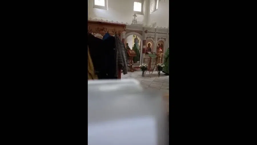 Епископ ударил священника во время службы: Распустившего руки отстранили от наместничества после появления видео в соцсетях