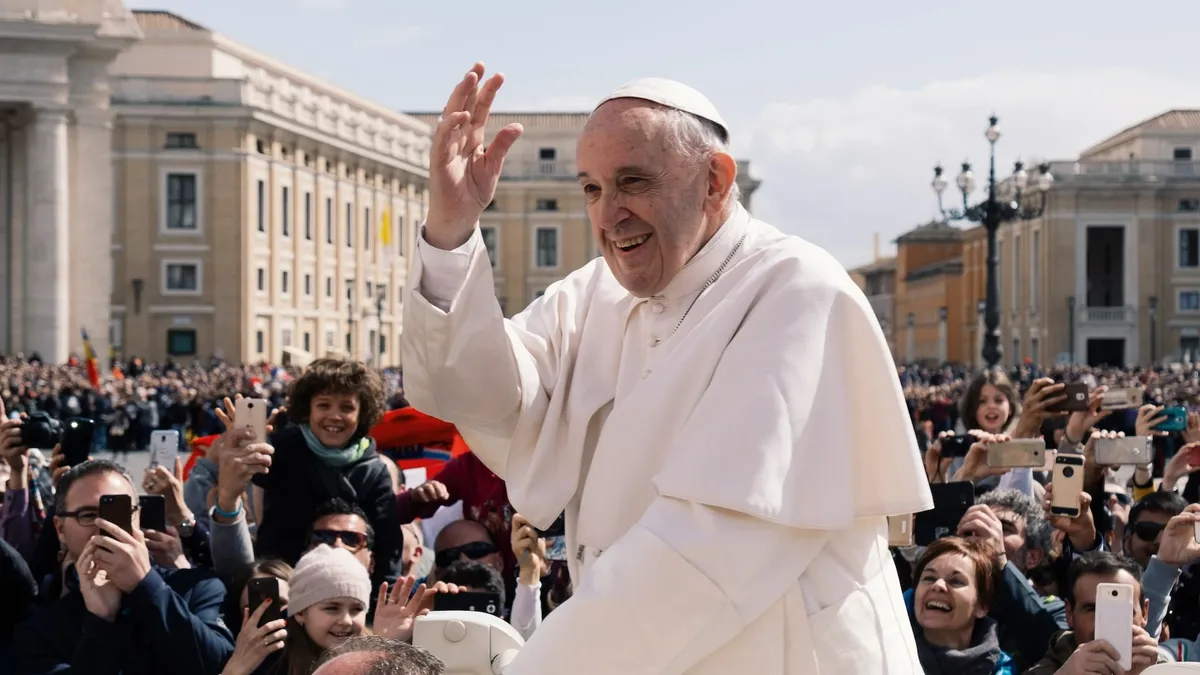 Папа римский Франциск считает «морально допустимыми» поставки оружия Украине