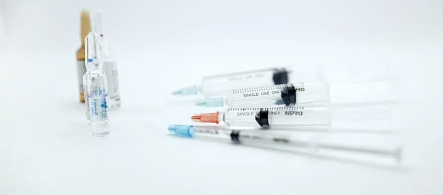 Привитые иностранными вакцинами россияне получат сертификаты после теста на антитела