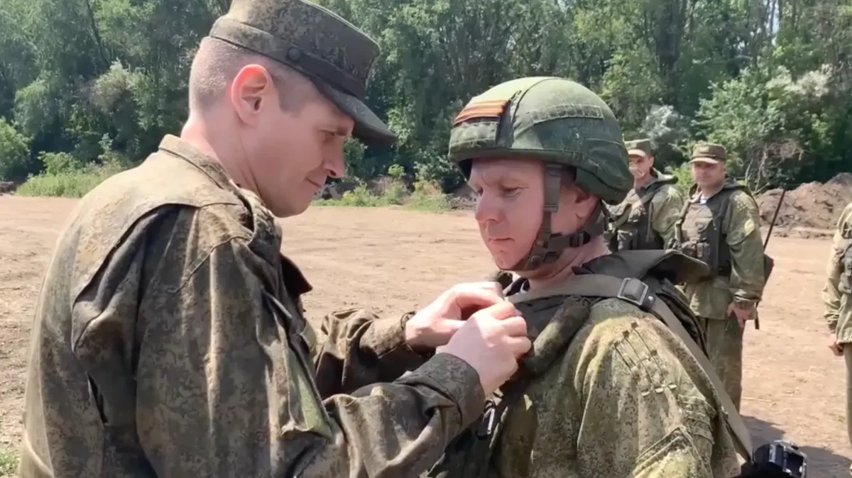 Военные РФ получили награды. Фото: стоп-кадр видео Минобороны