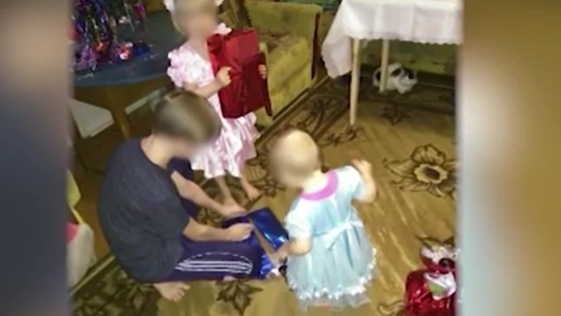 В Кировской области 16-летний подросток убил свою 4-летнюю сестру пока родители мылись в бане
