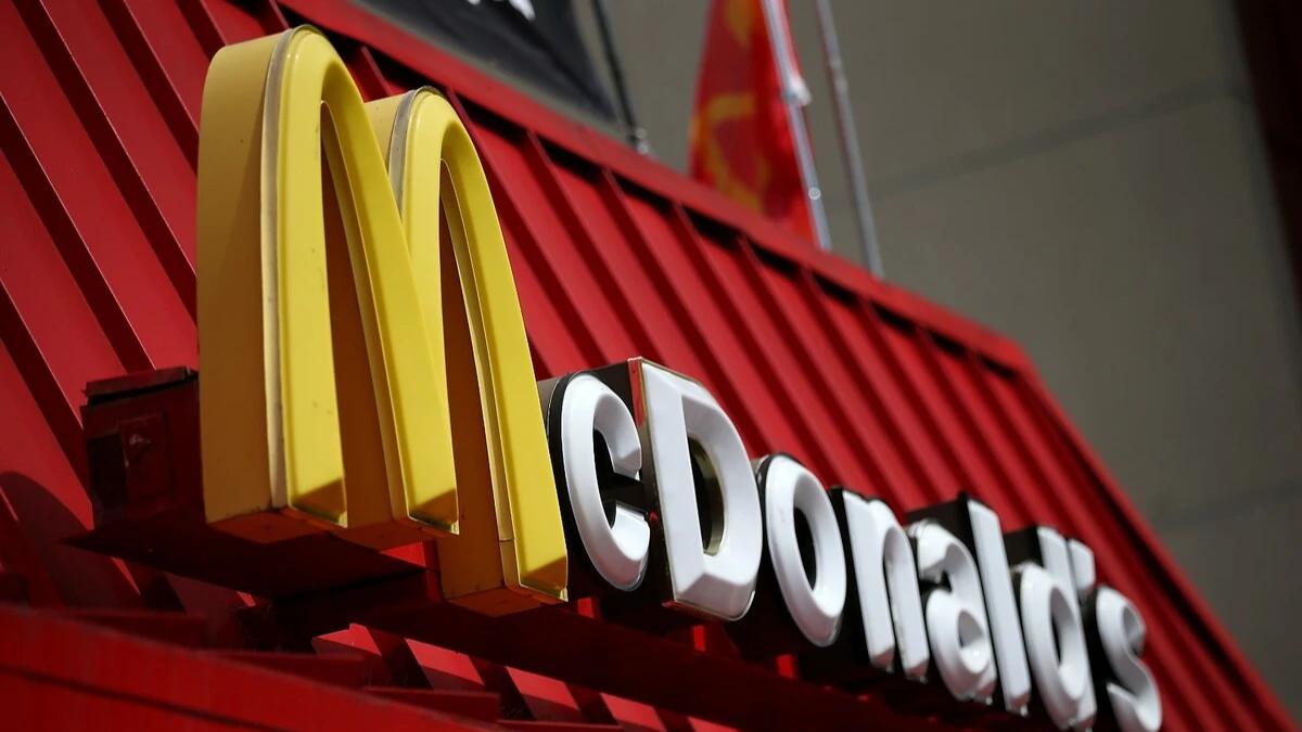 А McDonald's-то остался! Рестораны американской сети будут работать на вокзалах и в аэропортах Москвы и Санкт-Петербурга