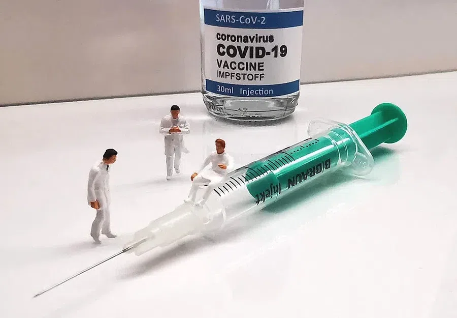 Разъяснение о ревакцинации:  зачем нужна третья прививка против коронавируса?