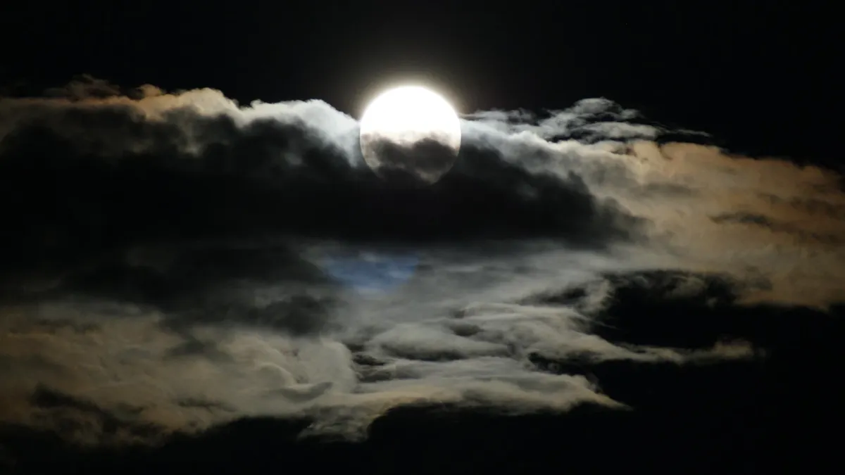 Правильно воспользовавшись энергетикой Луны, можно благоприятно повлиять на свою жизнь. Фото: Pixabay.com