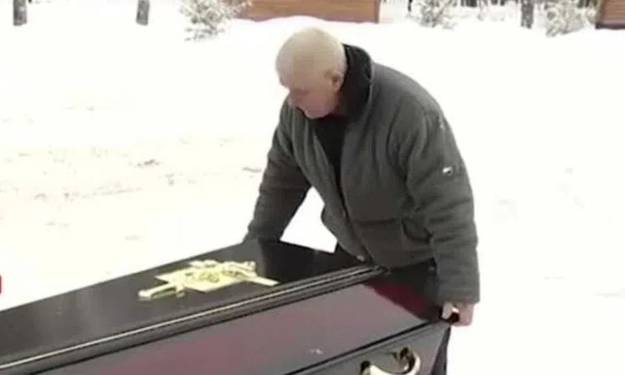 «Чужой дедушка с усами»: в Нижнем Новгороде перепутали покойников. Подмену тел обнаружили случайно после отпевания
