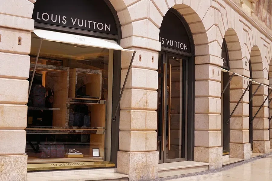 Louis Vuitton и Chanel уходят из России: Кто еще отказался работать с рынком России из-за санкций