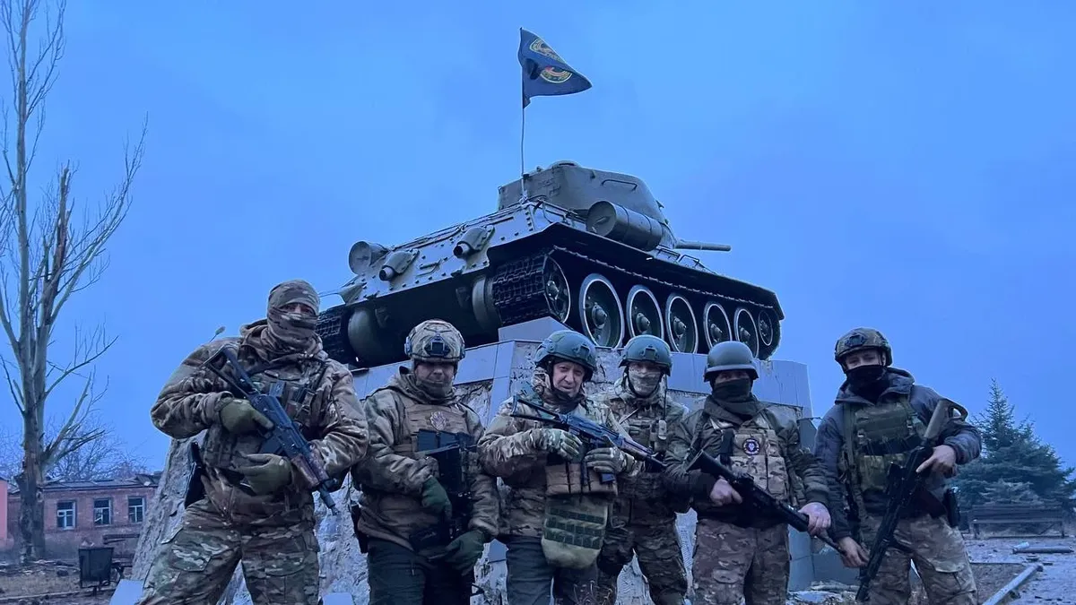 ВС России накрыли артиллерией отряд ВСУ при бегстве из Артемовска - видео