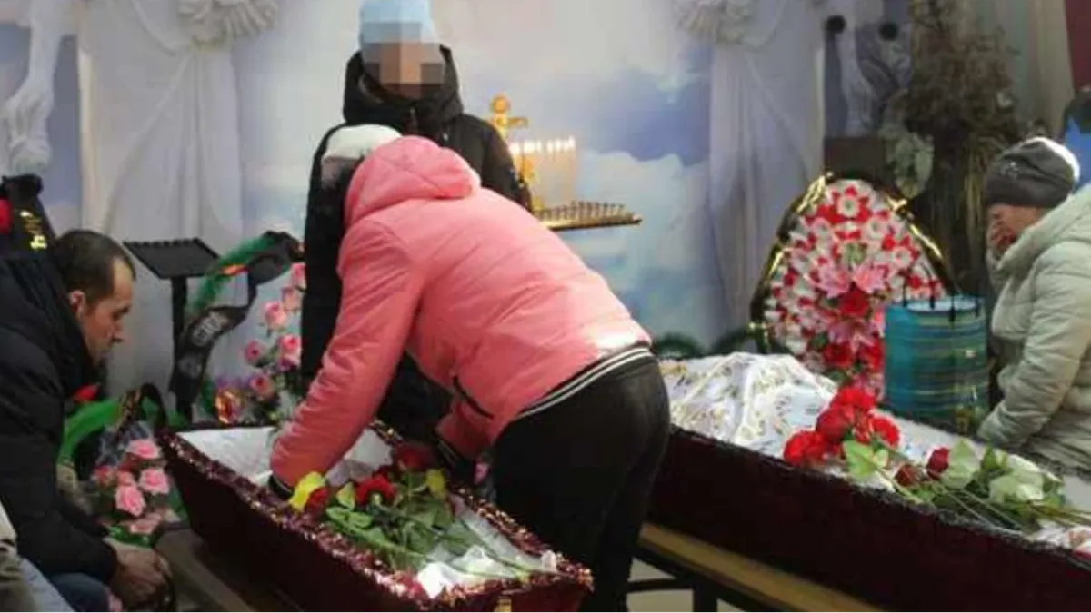 Под Бердском простились с погибшими после ДТП матерью и 4-летней дочерью. Сибиряки горько плакали у большого и самого маленького гробов