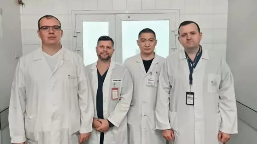 В Новосибирске хирурги удалили из груди пациентки гигантскую опухоль размером с кулак