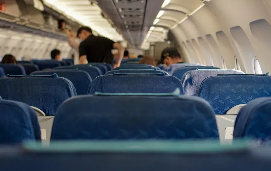 «Его пытались спасти три медика»: авиакомпания S7, на рейсе которой из Египта в Самару погиб пассажир, прокомментировала смерть в туалете 48-летнего пассажира