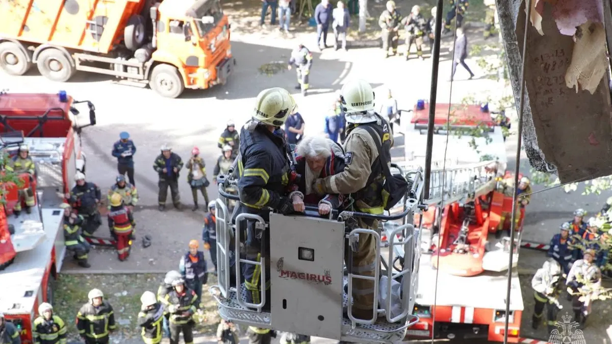 В Балашихе крики женщины и ребенка о помощи прекратились после повторного обрушения стены дома — погибли четыре жителя, двое спасателей